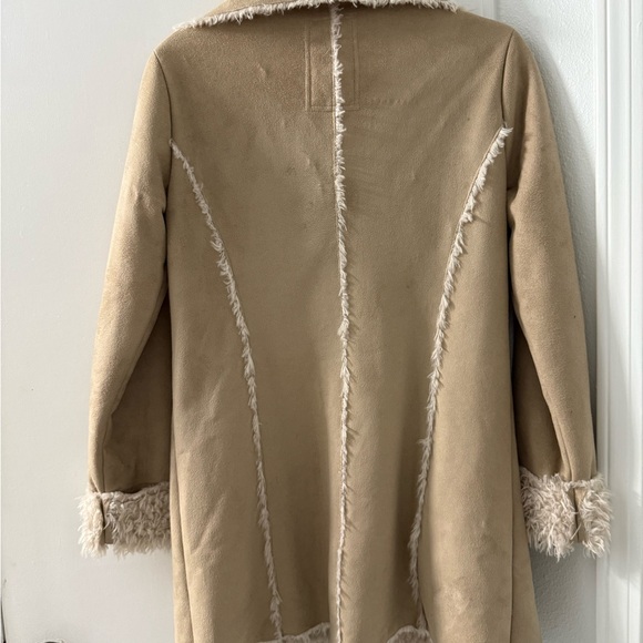 Pete and Greta Shearling coat - Picture 6 of 9